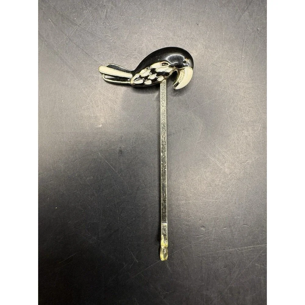 Hair pin Toucan in black and white enamel.